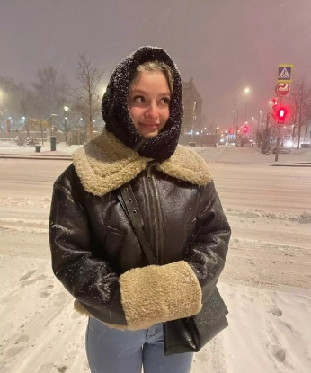 Я создам атмосферу расслабления и наслаждения, чтобы ты забыл обо всех своих заботах. В моих объятиях ты почувствуешь настоящую страсть и нежность. Мои услуги включают классический секс, оральный секс, эротический массаж и многое другое. Смотри мои фото, меня обожают мужчины. Позвони мне и перевоплотись в мир наслаждения и разврата. Жду тебя в Москве! 💋 Вика